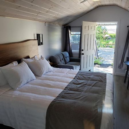 Adventure The Bruce Inn - Recently Renovated With Outdoor Hot Tub Tobermory Extérieur photo
