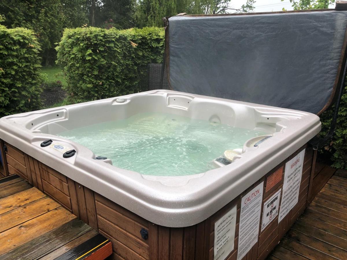 Adventure The Bruce Inn - Recently Renovated With Outdoor Hot Tub Tobermory Extérieur photo