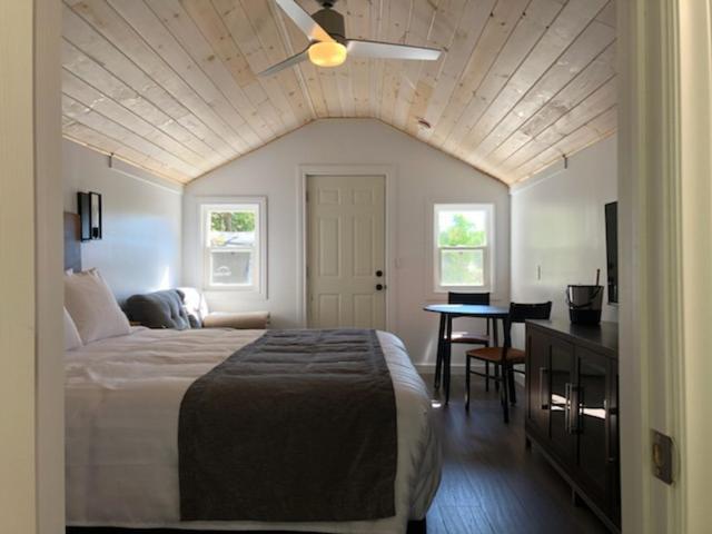 Adventure The Bruce Inn - Recently Renovated With Outdoor Hot Tub Tobermory Extérieur photo
