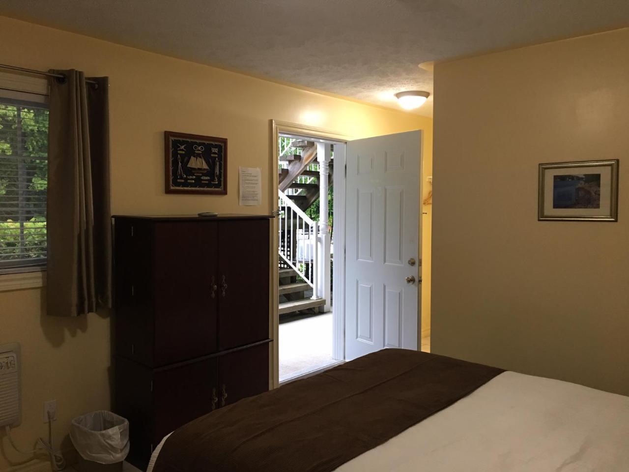 Adventure The Bruce Inn - Recently Renovated With Outdoor Hot Tub Tobermory Extérieur photo